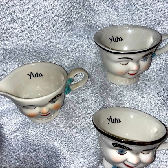 Vintage Baileys Irish coffee mugs, His & Her Winking Face with creamer - Picture 10 of 11